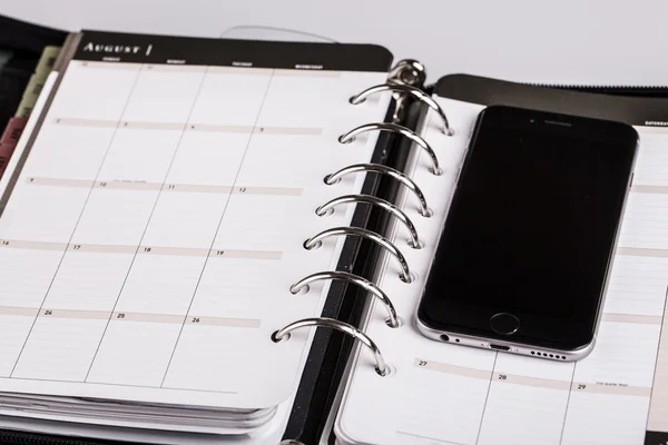 Planering koncept - kalender, mobiltelefon — Stockfoto