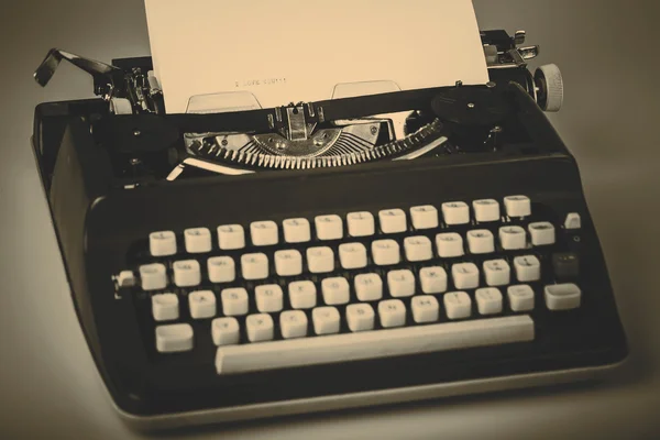 Papel en máquina de escribir —  Fotos de Stock