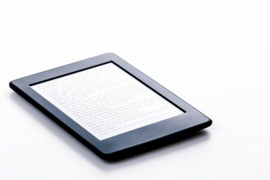 Beyaz arkaplanda siyah kitap okuyucu veya tablet
