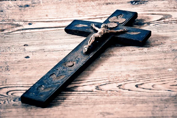 Old cross with jesus on the old floor — Stock Photo, Image