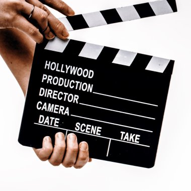 Film sineklik kadının içinde beyaz arka plan üzerinde eller