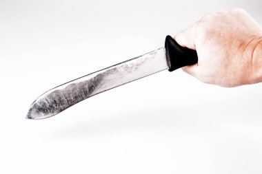 Beyaz arka plan üzerinde izole elinde baş çelik bıçak