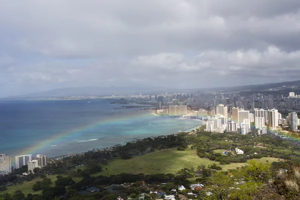 Honolulu from diamond head with rainbow — Stock Photo, Image