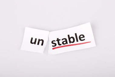 kelime kararsız yırtık kağıt üzerinde istikrarlı olarak değiştirildi