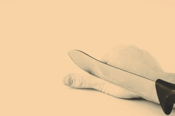 Κοντινό πλάνο ενός χεριού αυτοκτονίας άνθρωπος σε απομονωμένες άσπρο φόντο — Φωτογραφία Αρχείου