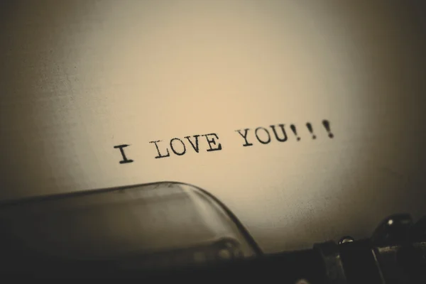 "Я люблю тебе" повідомлення, набране старовинним друкарським машинком Ліцензійні Стокові Фото