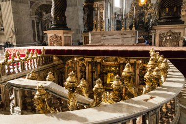 Vatikan saint peter Türbesi girişine