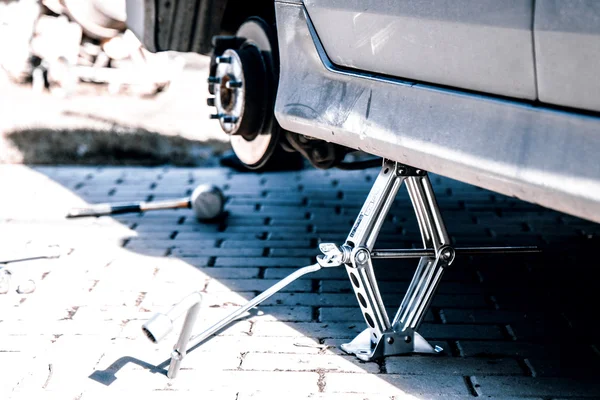 Changing tires — Stock Photo, Image