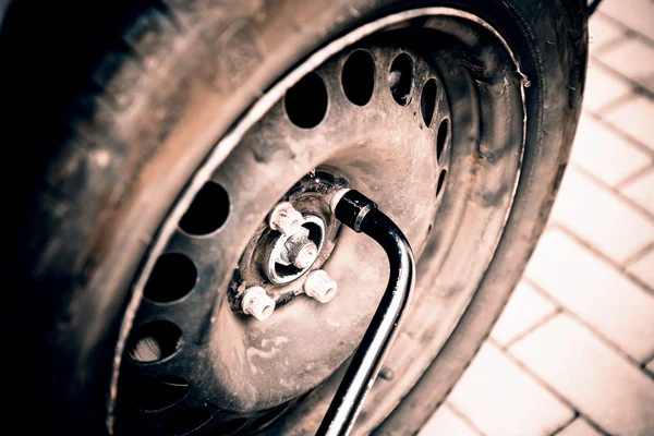 Changing tires — Stock Photo, Image