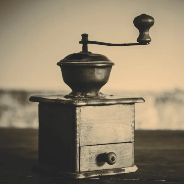 Vintage manual coffee grinder — Stock Photo, Image