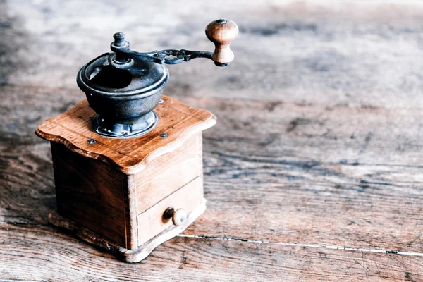 Vintage manual coffee grinder — Stock Photo, Image