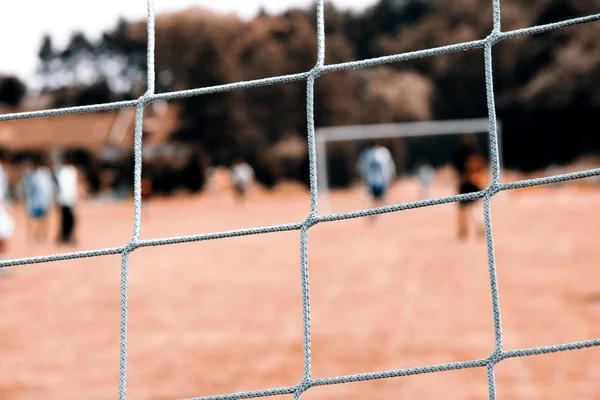 Zelené fotbal čisté, zelené trávě — Stock fotografie