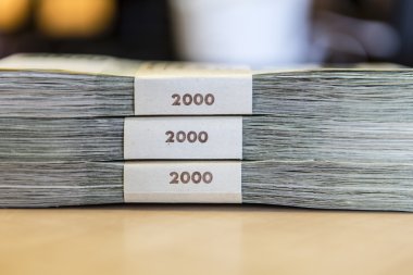 para - banknotlar büyük yığın sürüsü