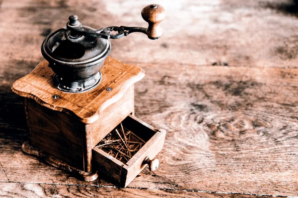 Vintage manual coffee grinder — Stock Photo, Image