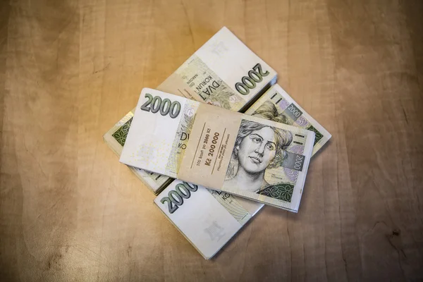 Paquete de dinero - gran pila de billetes Imagen De Stock