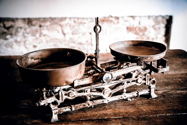 Old Antique weight measuring and kitchen goods weighing — Stock Photo, Image