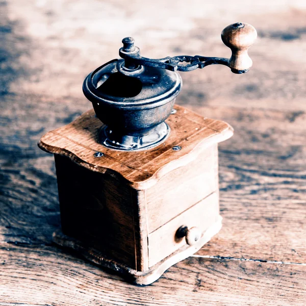 Vintage manual coffee grinder — Stock Photo, Image