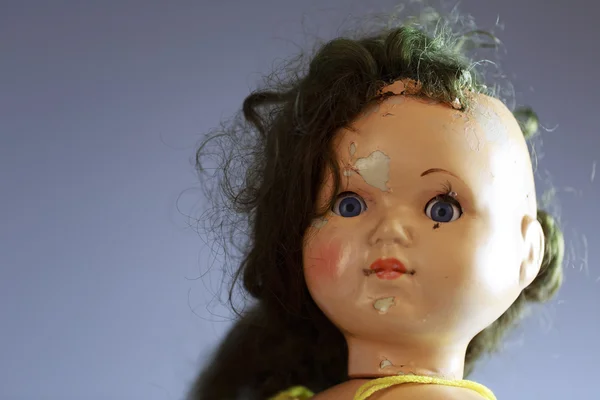 Cabeça de boneca assustadora beatiful como do filme de terror — Fotografia de Stock