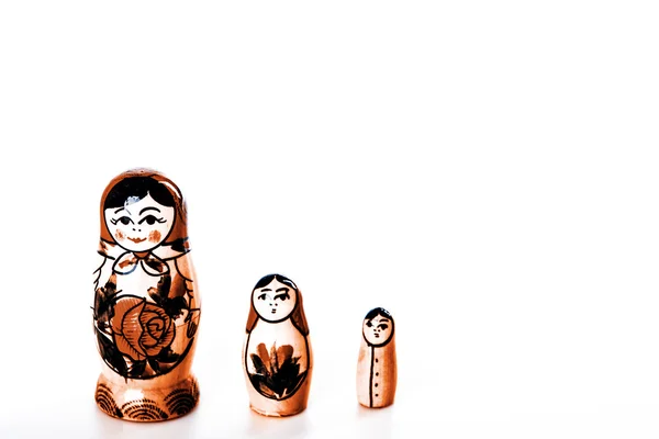 Muñecas rusas Matryoshka Aislado sobre un fondo blanco — Foto de Stock
