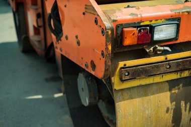 Asfalt yuvarlama makinesi.