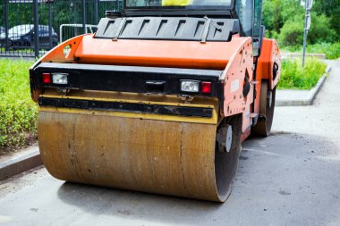 Asfalt yuvarlama makinesi.