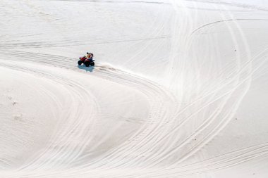 MUI NE-VIETNAM-APRIL 24, 2019: Tanımlanamayan turistler, 24 Nisan 2019 