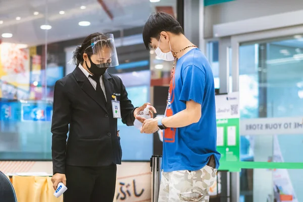 Kanchanaburi Thailand July 2020 Female Security Guard Use Body Thermometers — Stock Photo, Image