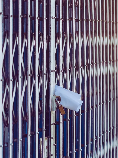 White Paper Notification Attached Closed Retractable Folding Metallic Gate Metal — Stock Photo, Image