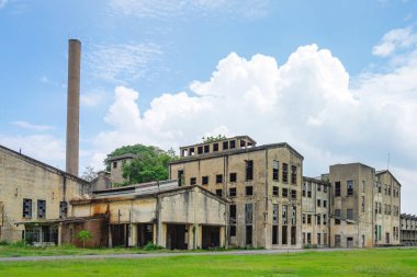 İkinci Dünya Savaşı sırasında kağıt ve banknot üretirken kullanılan eski kağıt fabrikası Kanchanaburi, Tayland 'da yeni bir halk gösterisine dönüştü. (Turizmle Kültürel Ekonomi) Tarihi binalar.