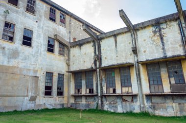 İkinci Dünya Savaşı sırasında kağıt ve banknot üretirken kullanılan eski kağıt fabrikası Kanchanaburi, Tayland 'da yeni bir halk gösterisine dönüştü. (Turizmle Kültürel Ekonomi) Tarihi binalar.