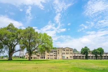 İkinci Dünya Savaşı sırasında kağıt ve banknot üretirken kullanılan eski kağıt fabrikası Kanchanaburi, Tayland 'da yeni bir halk gösterisine dönüştü. (Turizmle Kültürel Ekonomi) Tarihi binalar.