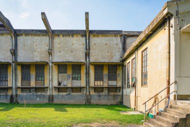 İkinci Dünya Savaşı sırasında kağıt ve banknot üretirken kullanılan eski kağıt fabrikası Kanchanaburi, Tayland 'da yeni bir halk gösterisine dönüştü. (Turizmle Kültürel Ekonomi) Tarihi binalar.