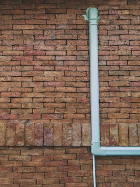 Havalandırma sistemi. Havalandırma kanalı kapağı ya da ince kanal kapağı ya da tuğla duvara asılan boru kapağı soğutucu kablolarını korumak ve kurulumu düzgün ve düzenli tutmak için. Klima soğutucu borusu..