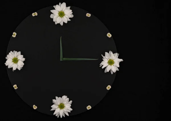 Clock Created White Flowers Black Background — Stock Photo, Image