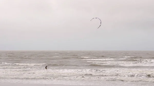 Yeppoon Queensland Australia Abril 2021 Windsurfista Solitario Luchando Contra Las — Foto de Stock