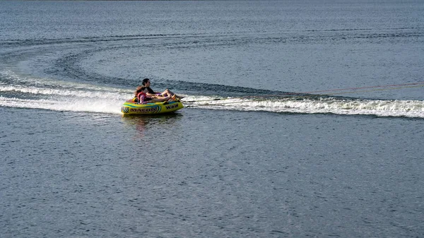 Mackay Queensland Australia Abril 2021 Tubers Sus Donas Siendo Remolcados — Foto de Stock