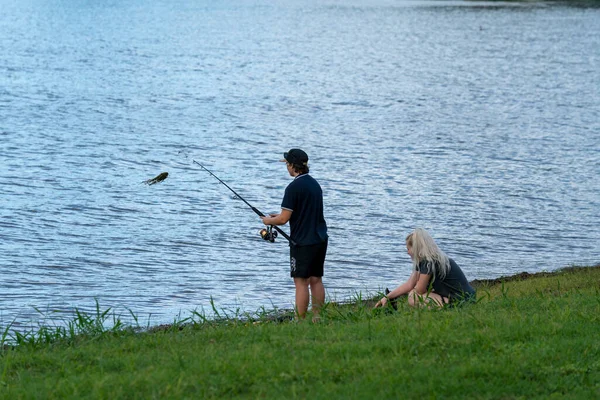 Mackay Queensland Australie Avril 2021 Garçon Pêchant Avec Des Algues — Photo