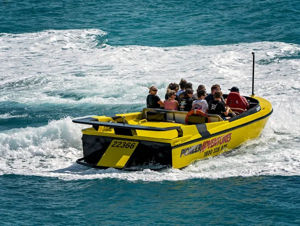 Airlie Beach Queensland Austrálie Duben 2021 Cestující Baví Proudovém Člunu — Stock fotografie