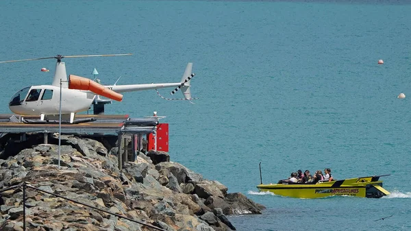 Airlie Beach Queensland Ausztrália 2021 Április Egy Helikopter Mellett Száguldó — Stock Fotó