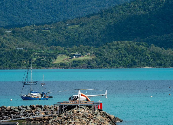 Airlie Beach Queensland Australia April 2021 Passengers Board Helicopter Oceanfront — Stock Photo, Image