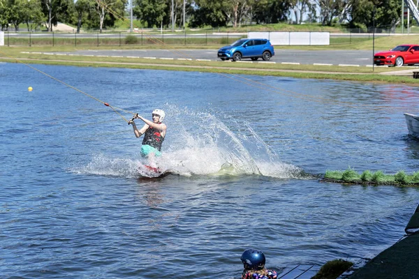 Mackay Queensland Austrálie Duben 2021 Člověk Učí Wakeboard Lanovce — Stock fotografie