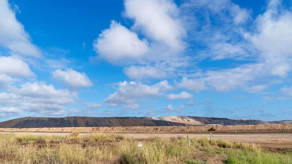 Sobrecarga Causada Por Extracción Carbón Cielo Azul Nublado — Foto de Stock