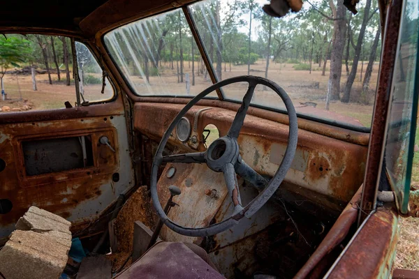 Interior Que Muestra Salpicadero Volante Asiento Los Restos Camiones Oxidados — Foto de Stock