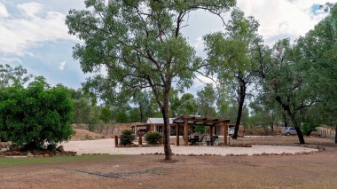 Avustralya 'nın kırsalında küçük bir motel.