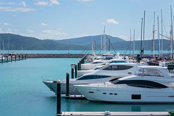 Airlie Beach Queensland Austrália Abril 2021 Iates Luxo Ancorados Marina — Fotografia de Stock