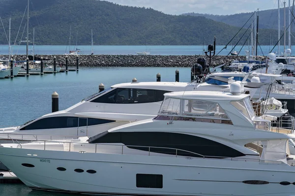Airlie Beach Queensland Austrália Abril 2021 Iates Luxo Ancorados Marina — Fotografia de Stock