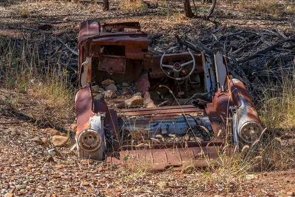 Rusted Out Naufrage Une Voiture Laissée Pourrir Dans Brousse — Photo