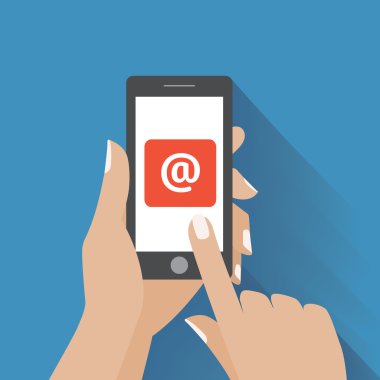 E-posta simgesi üstünde belgili tanımlık perde ile akıllı telefon dokunmadan el