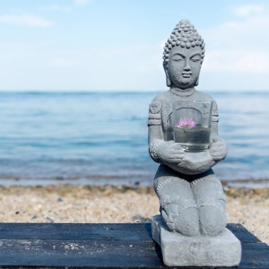 Buddha Statue denize yakın