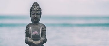 Buddha Statue denize yakın